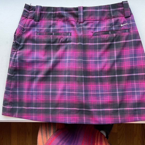 Nike Golf, Nike FitDry, Ladies Skort, Plaid, Pleats, pockets, NWOT, Size 8 - Picture 2 of 3